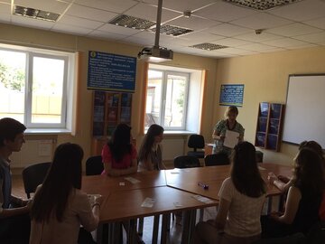 майбутні управлінці отримають консультацію  у спеціаліста